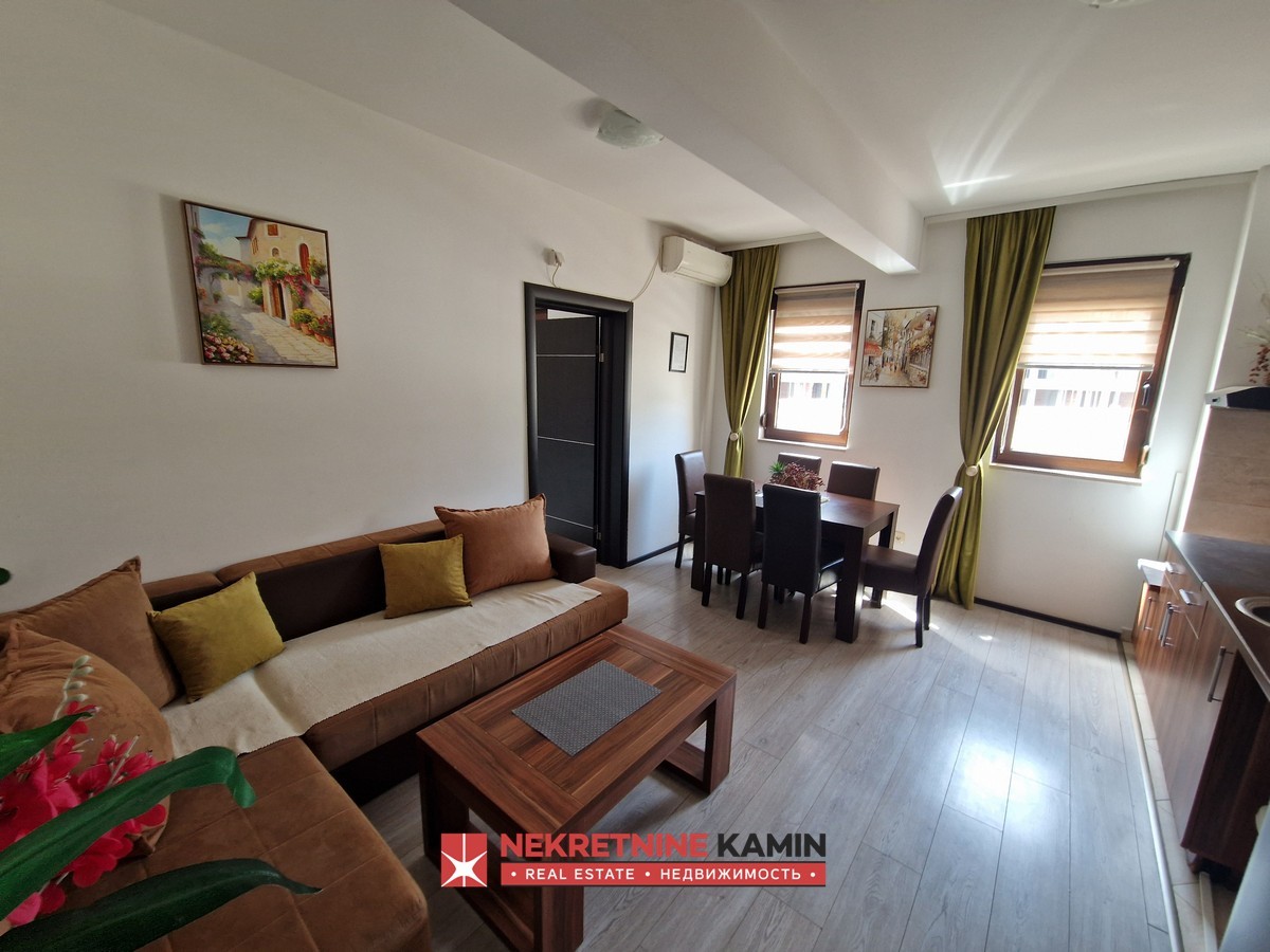 Izdaje se dvosoban stan u blizini kompleksa Tre Canne, Budva